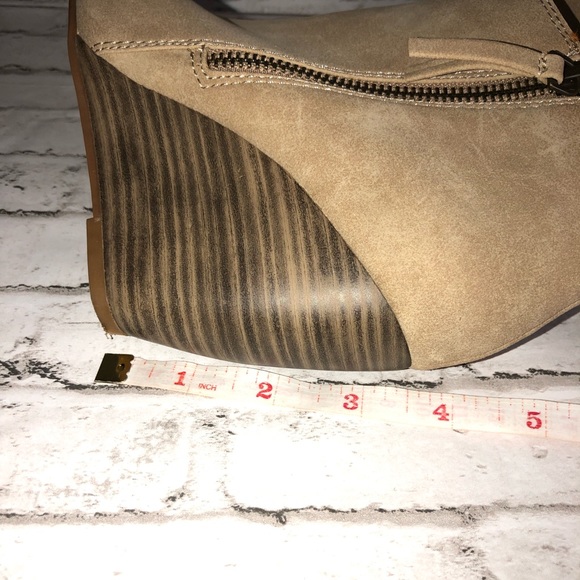 Born In California Vegan Leather open-toe Tan Sz 6 Bootie - Picture 2 of 6